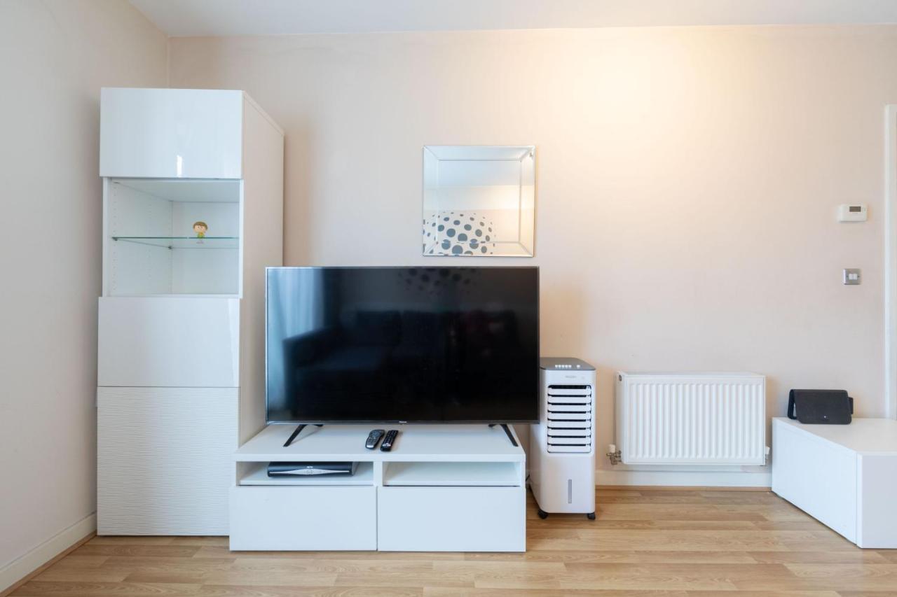Pass The Keys Cosy 1bed Nearby Canary Wharf Londra